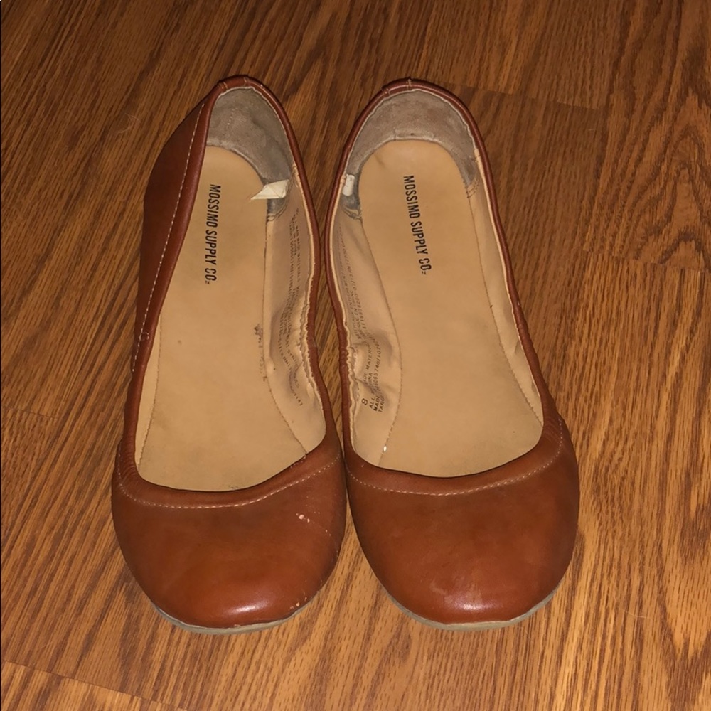 Chestnut flats, minor wear and tear.